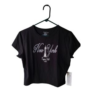 💕New‎ York Graphic Black Crop Top